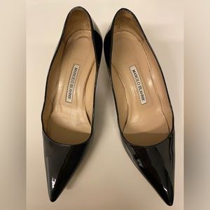 Manolo Blahnik patent black pumps size 7